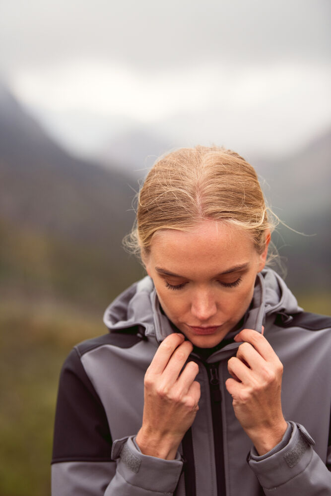Frauen Softshell Jacke - Swiss-Crafting