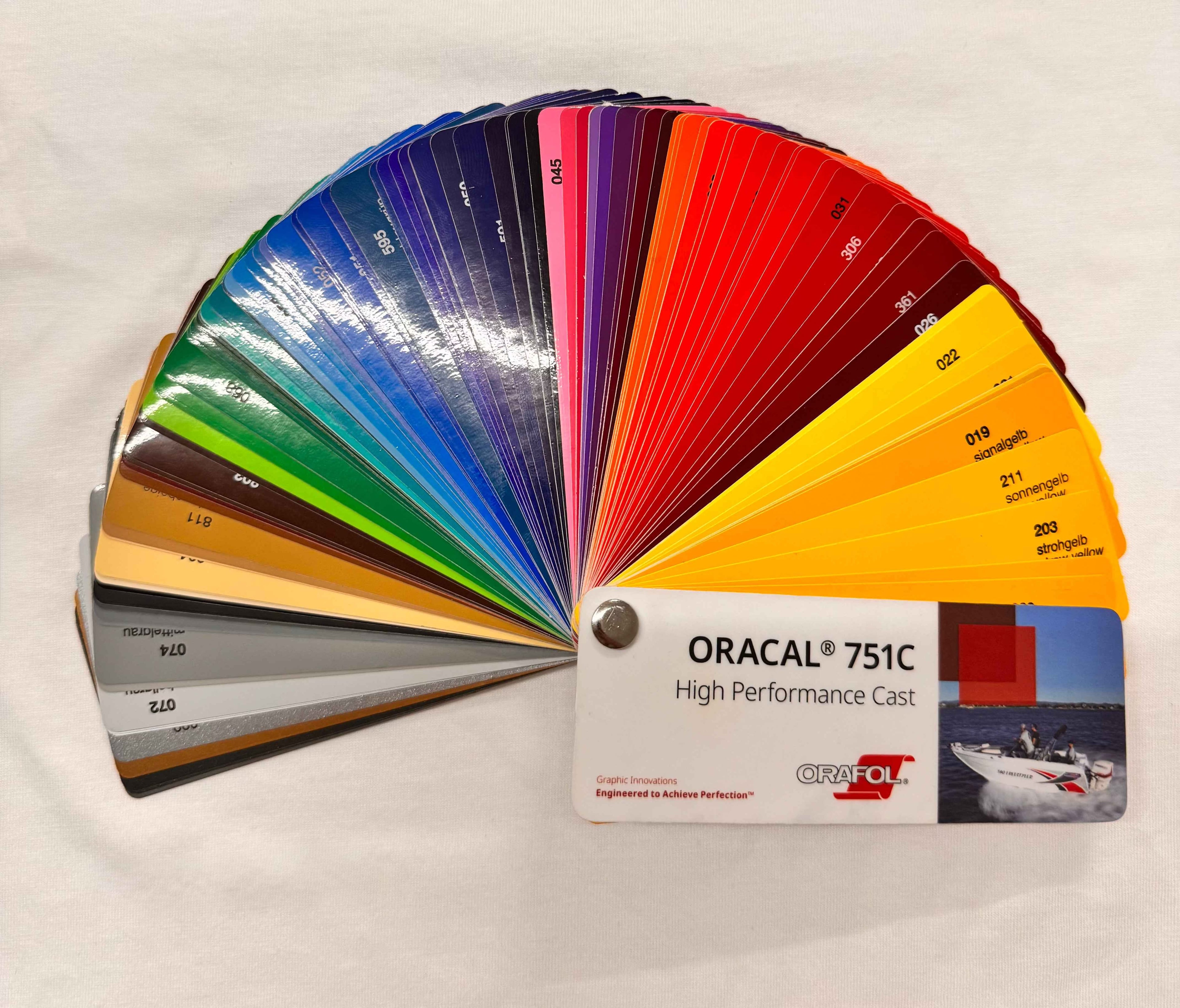 Oracal 751 Folie - Hochwertige Selbstklebende Vinylfolie für kreative Projekte