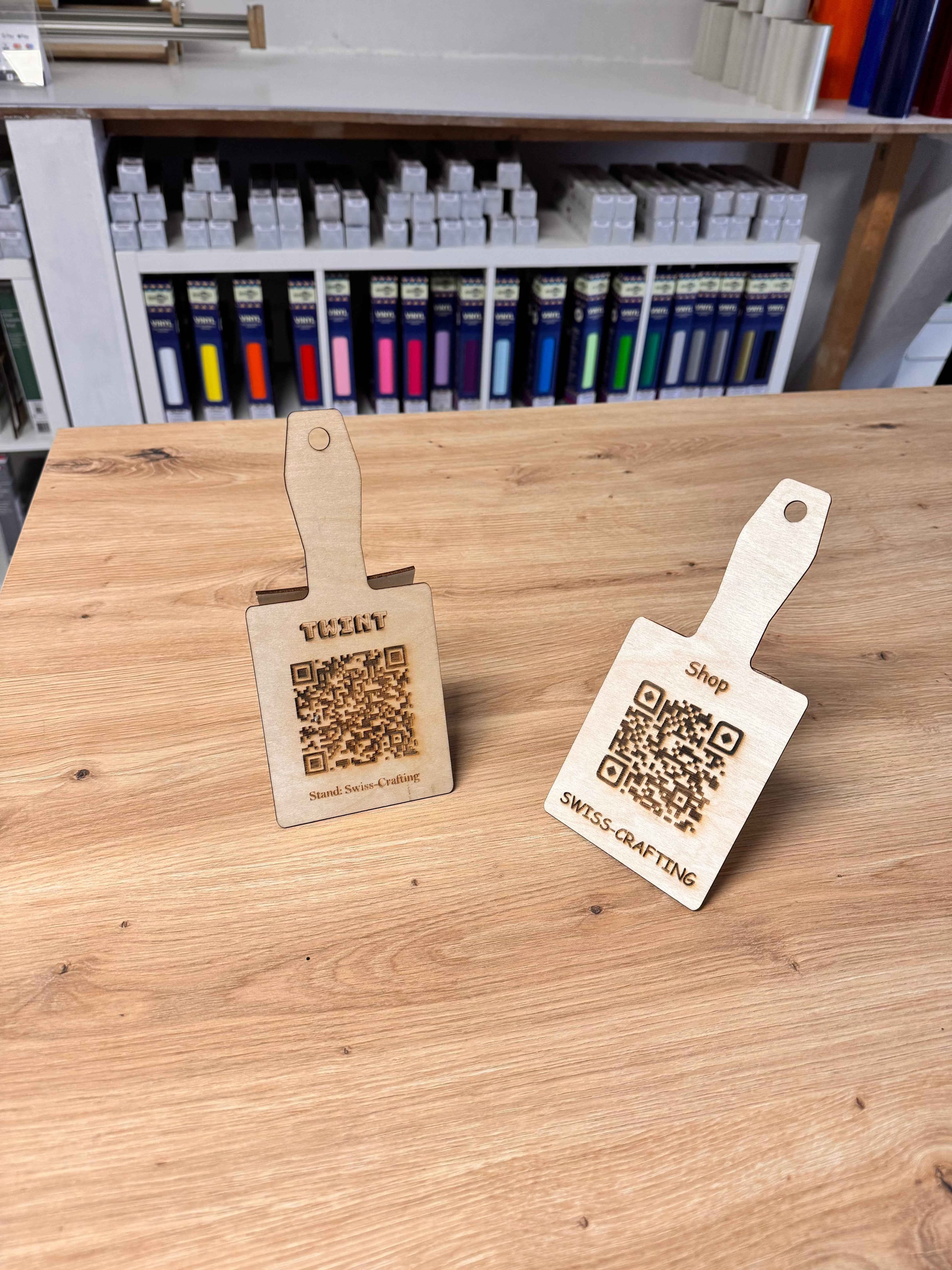Twint oder Shop Url  Ständer aus Holz