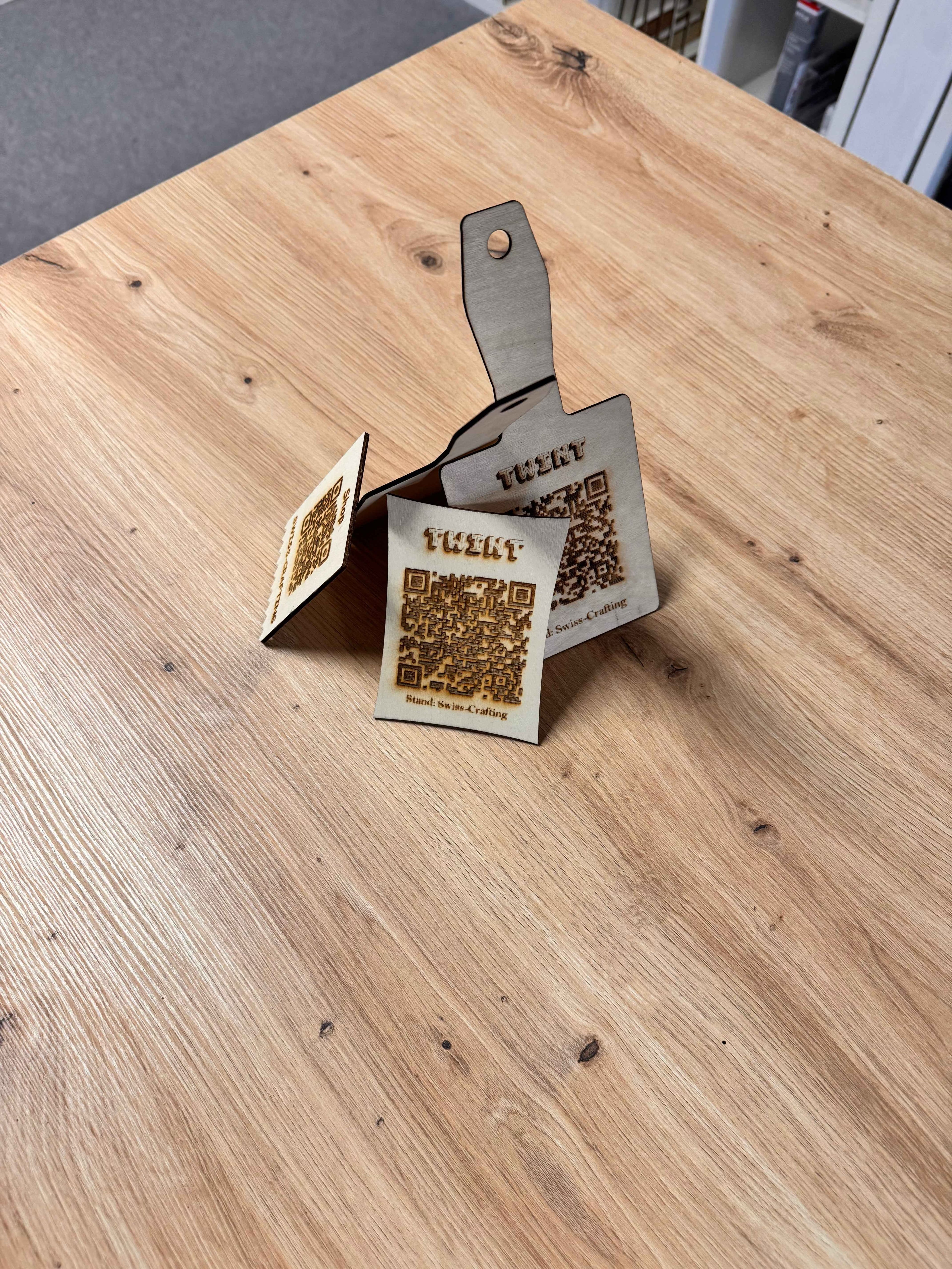 Twint oder Shop Url  Ständer aus Holz
