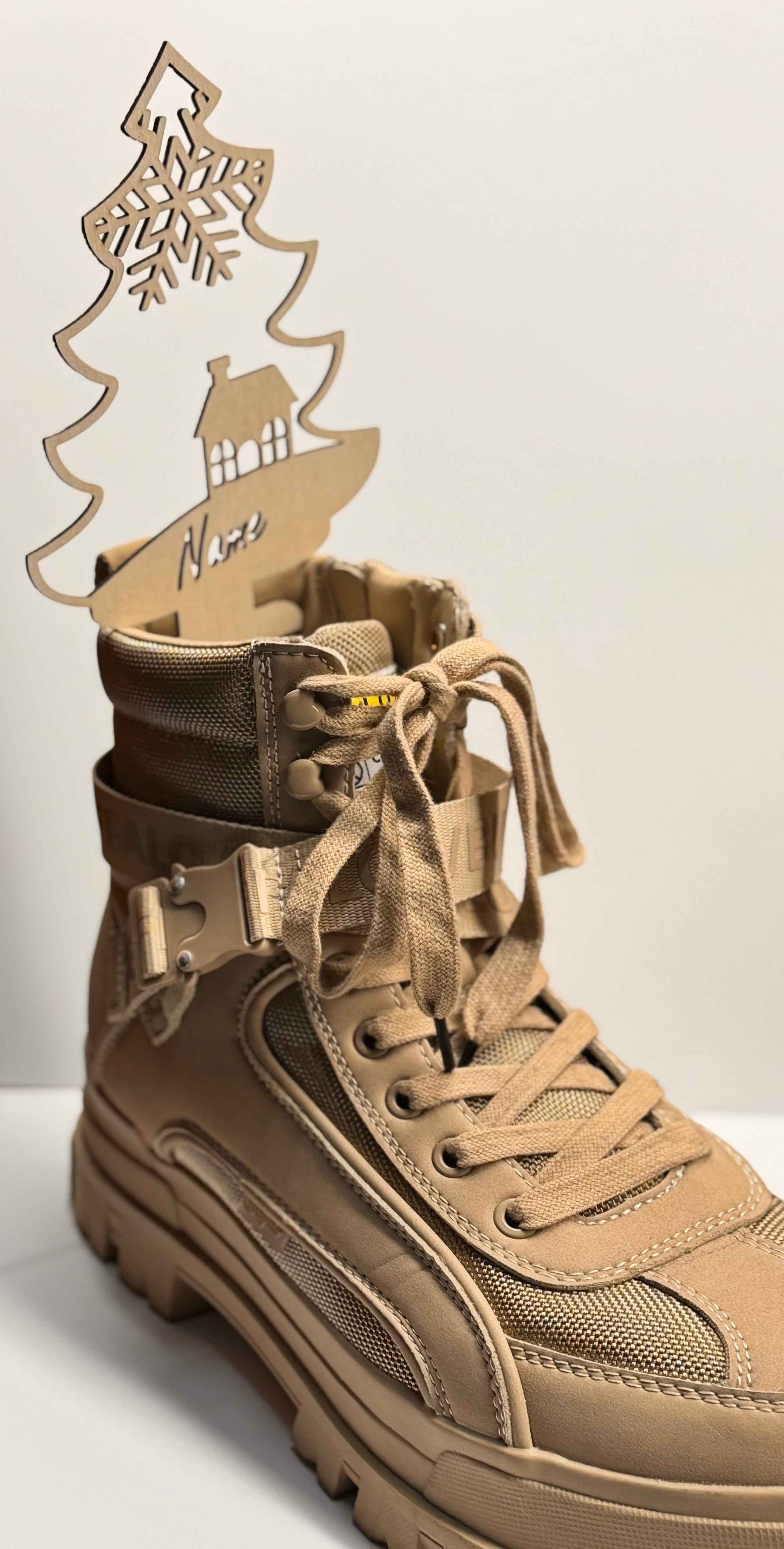 Samichlaus Stiefel mit Samichlaus Stiefel Schild und personalisiertem Namensschild